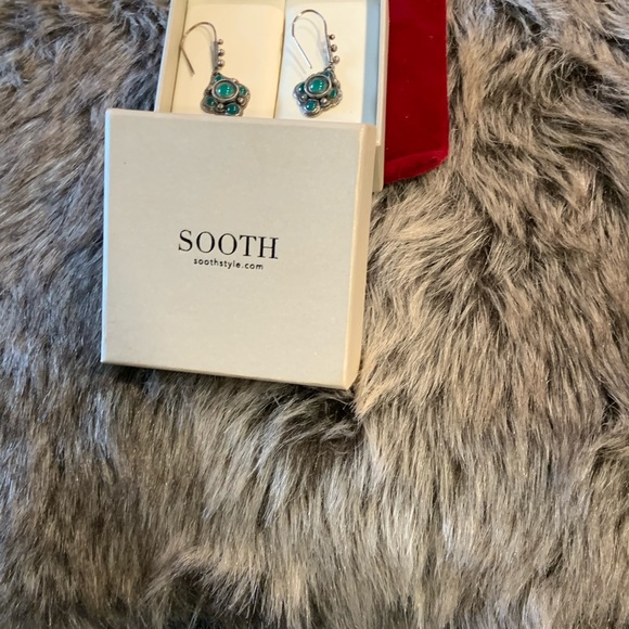 Earrings - Picture 3 of 4